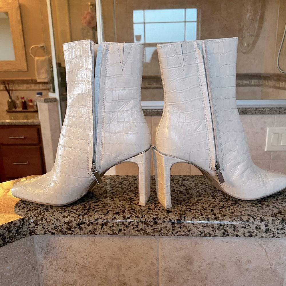 Dolce Vita Kelsie Leather off white croc boots | New in Box